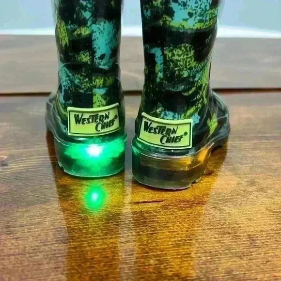 Toddler Rain Boots | Size 5 | Light up ✨ - Picture 7 of 7